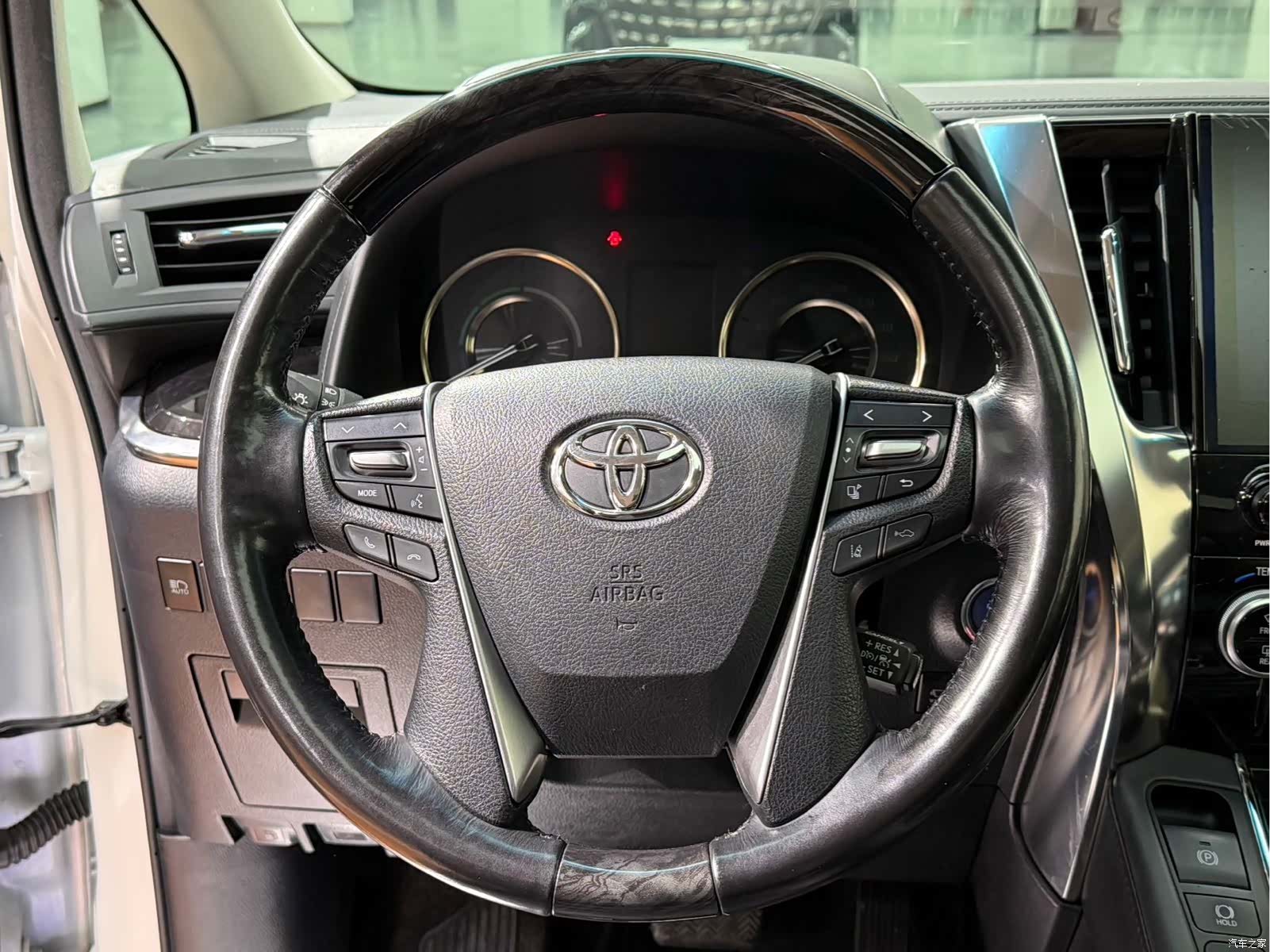 Toyota Vellfire, 2020 13