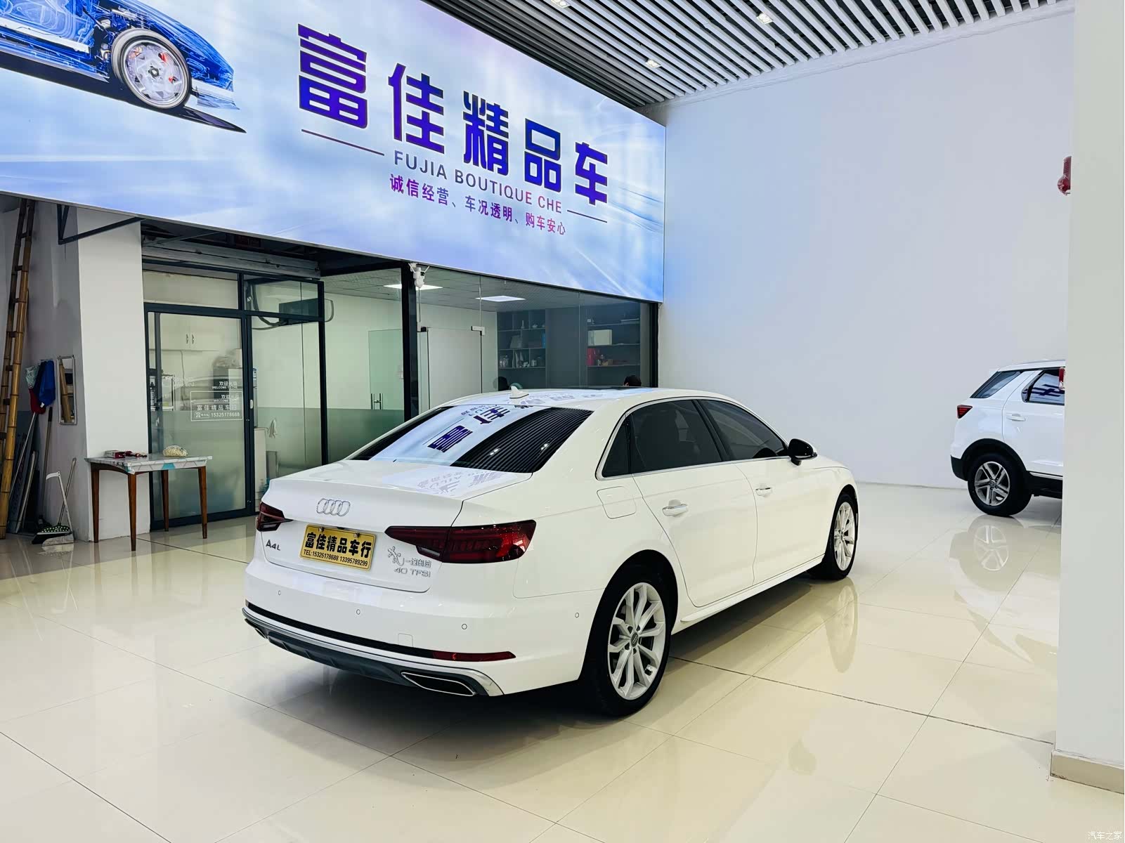 Audi A4L, 2019 все фото