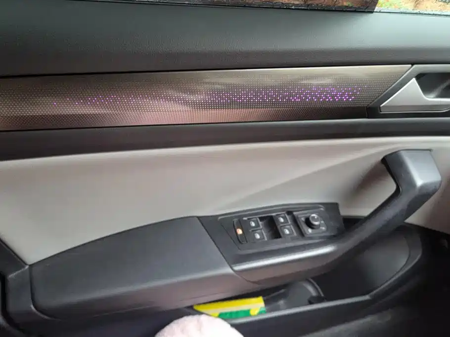 Volkswagen T-ROC exploring Songs