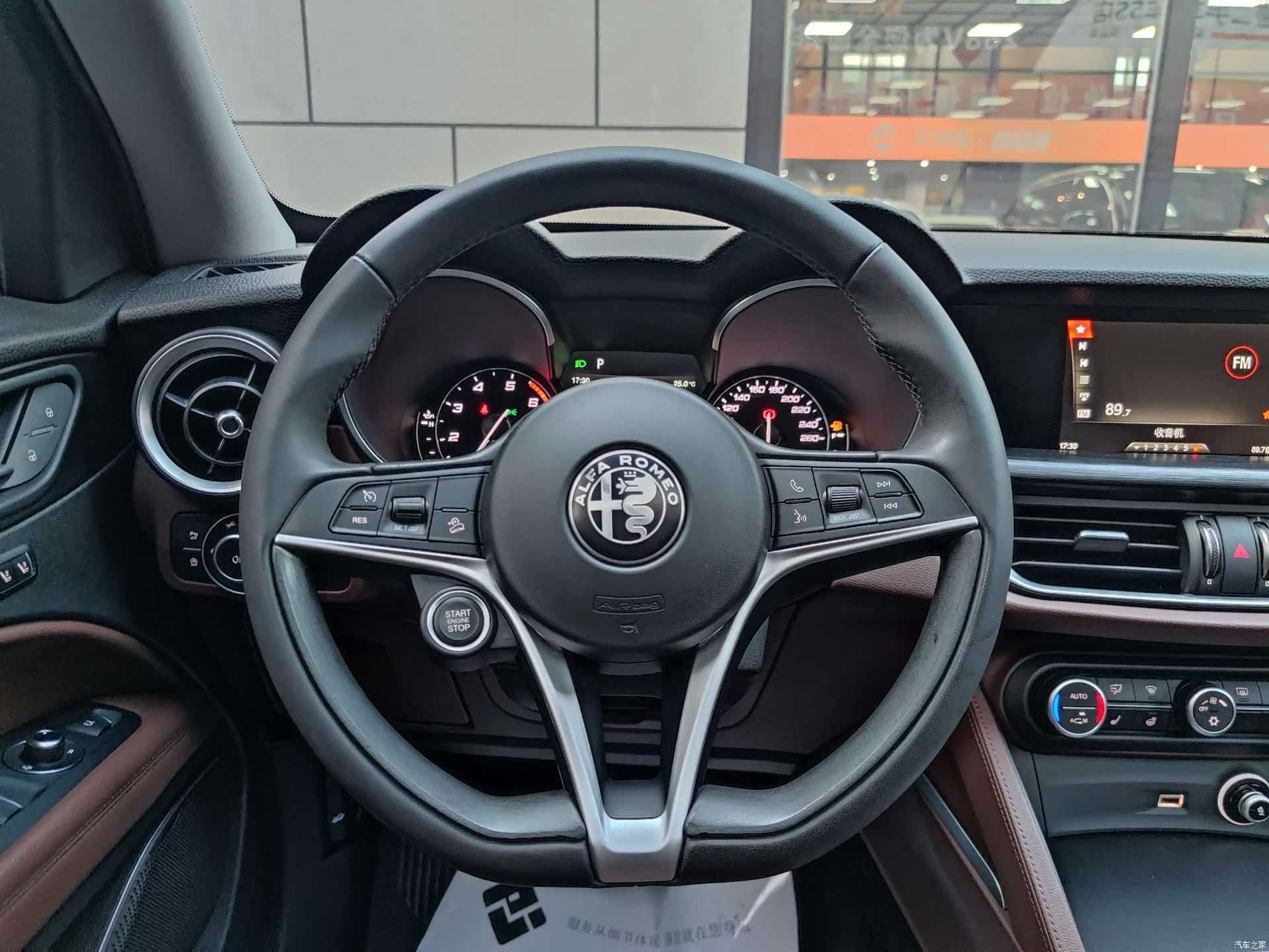 Alfa Romeo Stelvio, 2019 11
