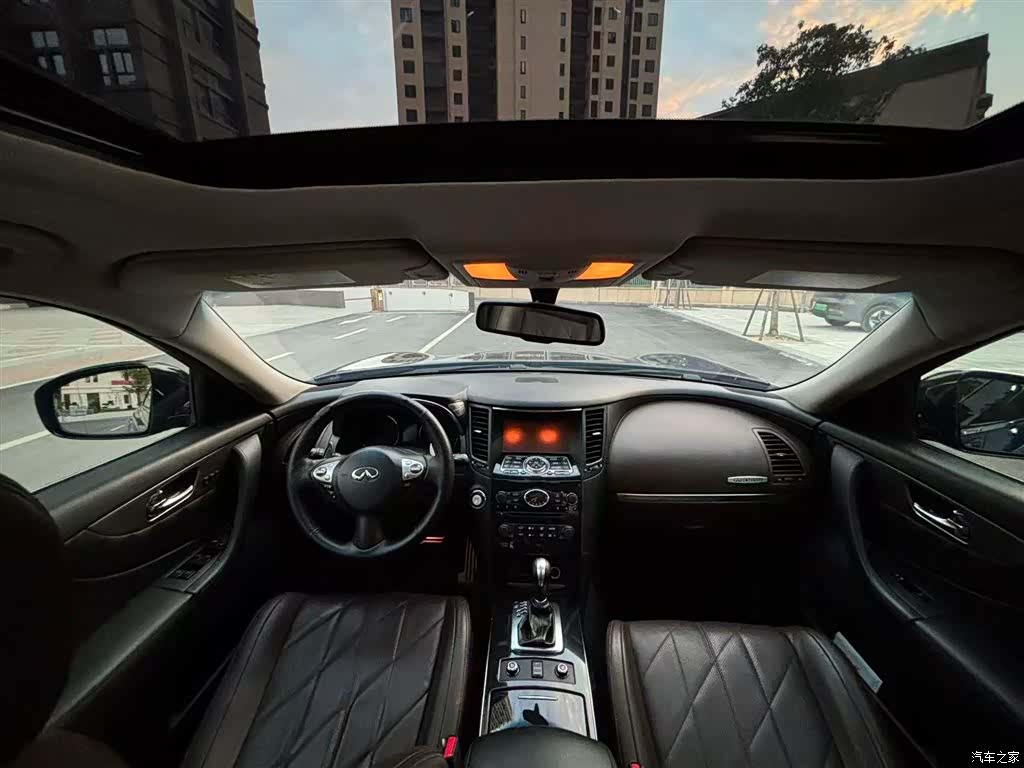 Infiniti QX70, 2014 4