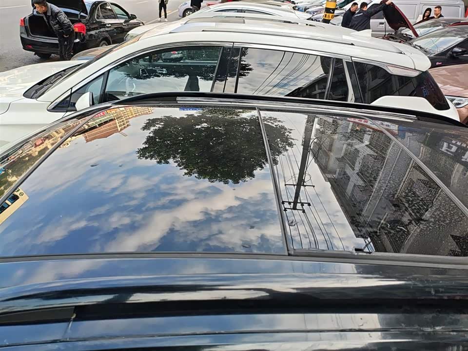 Volkswagen T-ROC exploring Songs