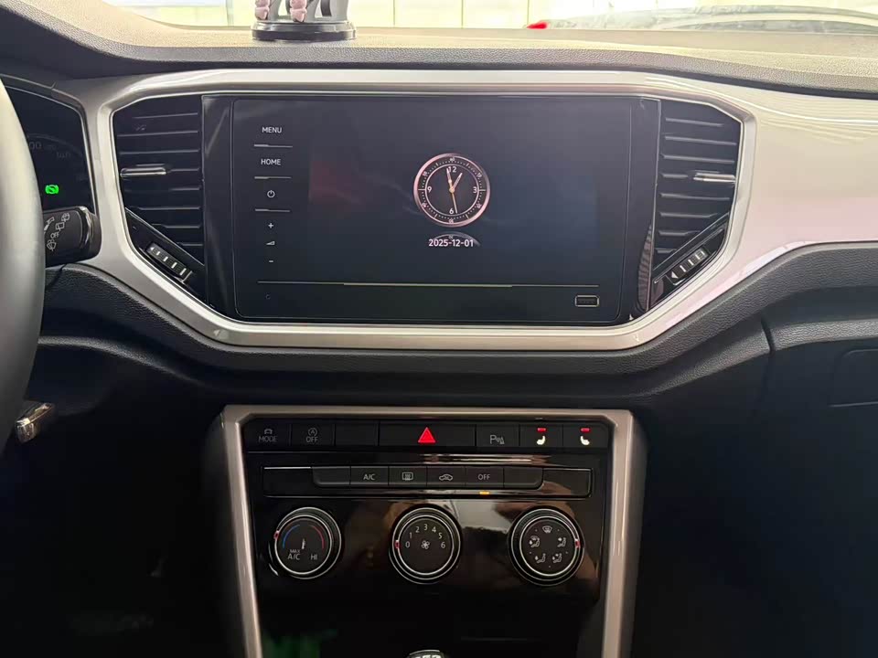 Volkswagen T-ROC exploring Songs