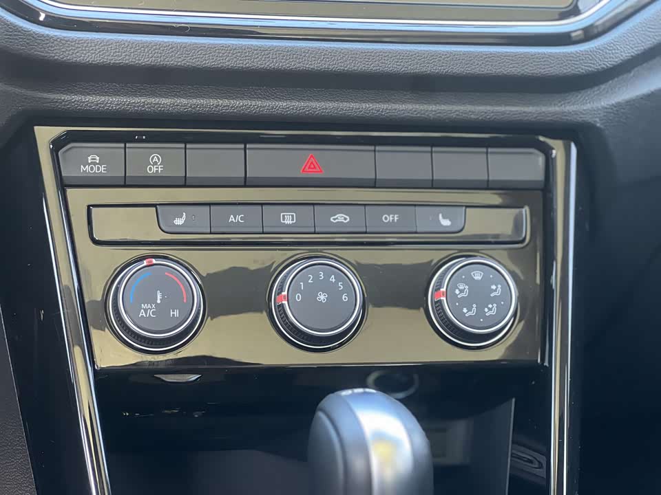 Volkswagen T-ROC exploring Songs