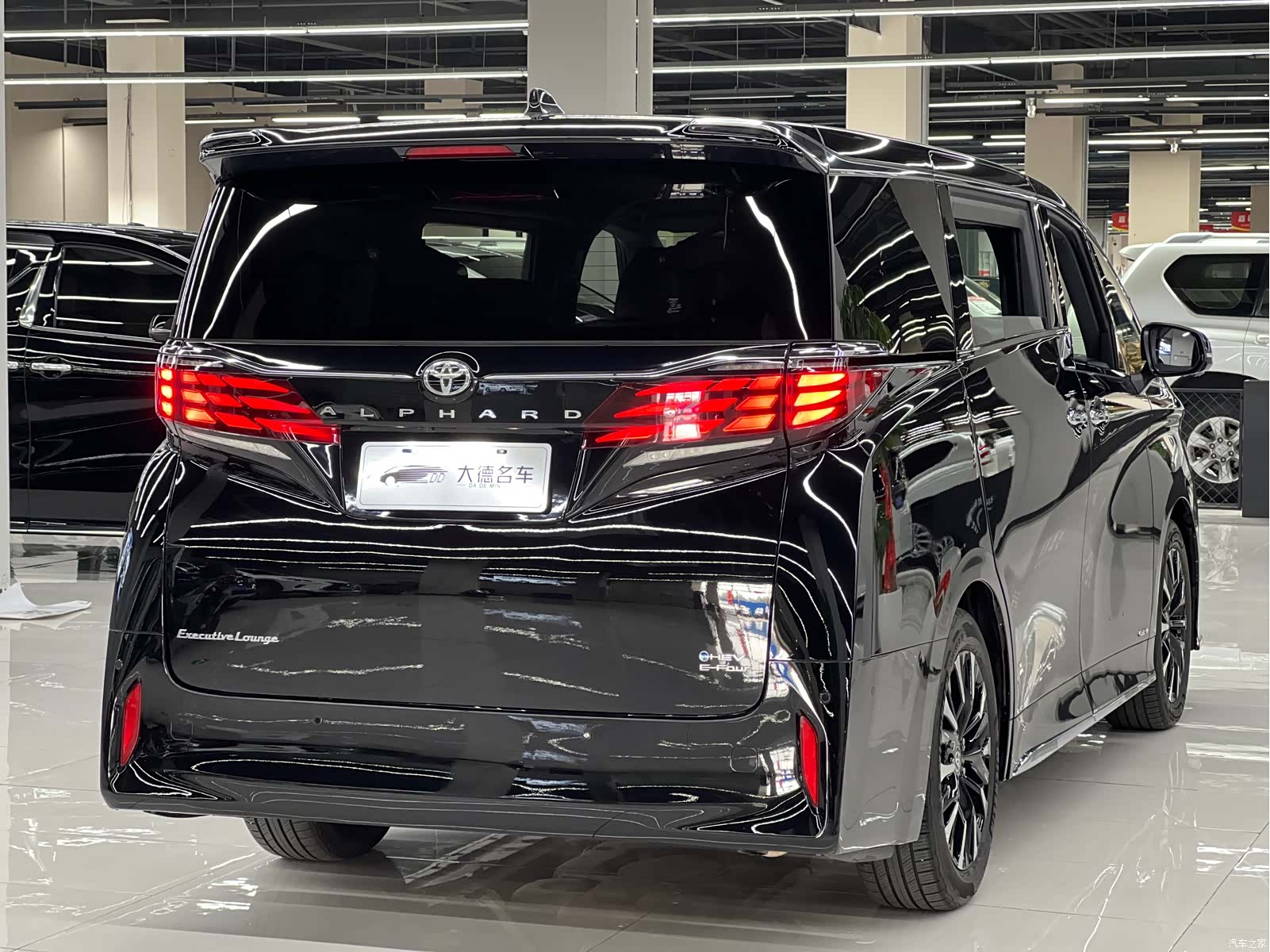 Toyota Alphard, 2026 6