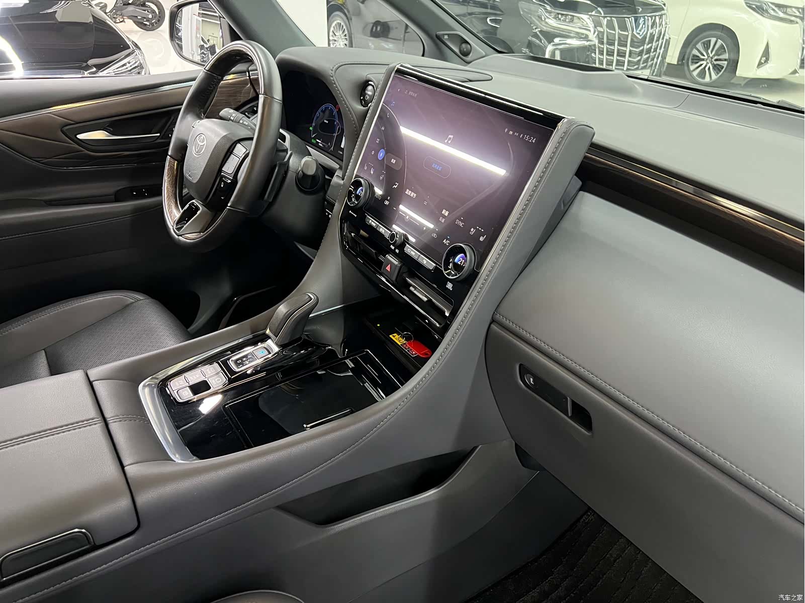 Toyota Alphard, 2026 17