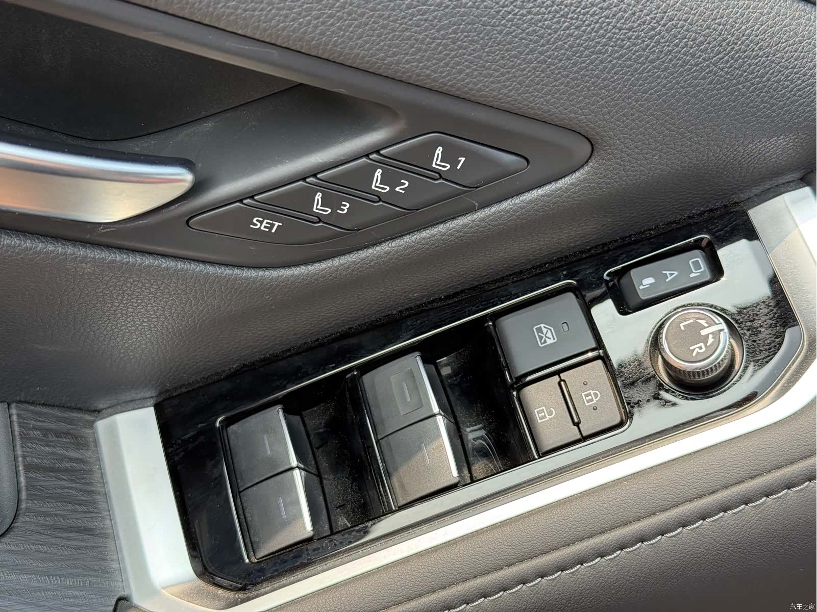 Toyota Land Cruiser, 2026 13