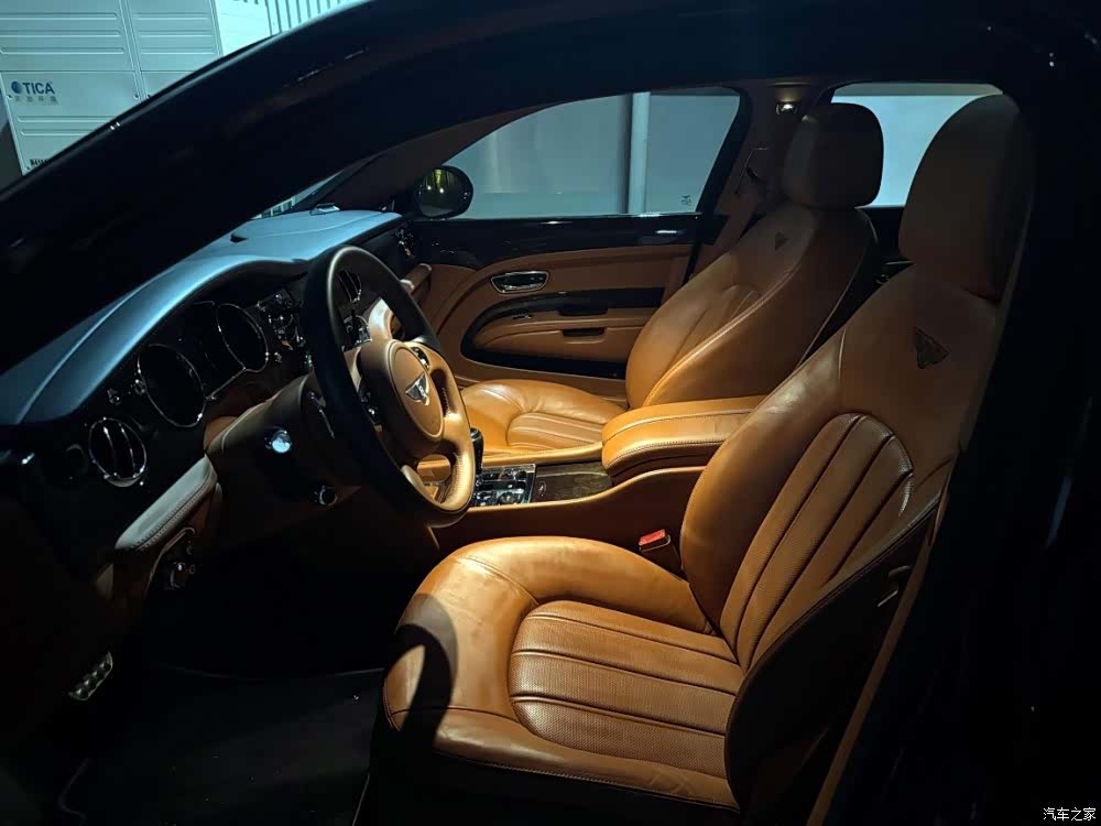 Bentley Mulsanne, 2015 9