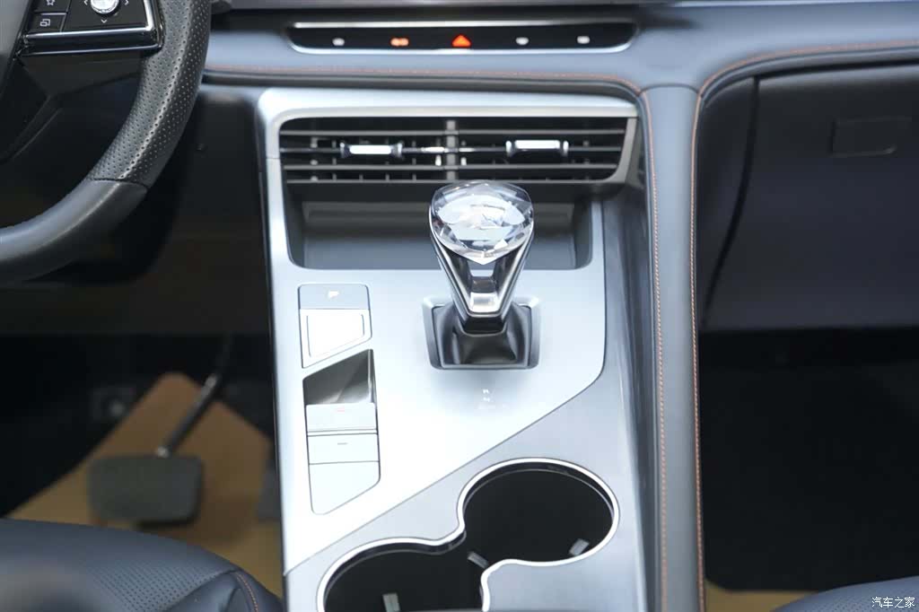 Roewe RX5, 2023 8