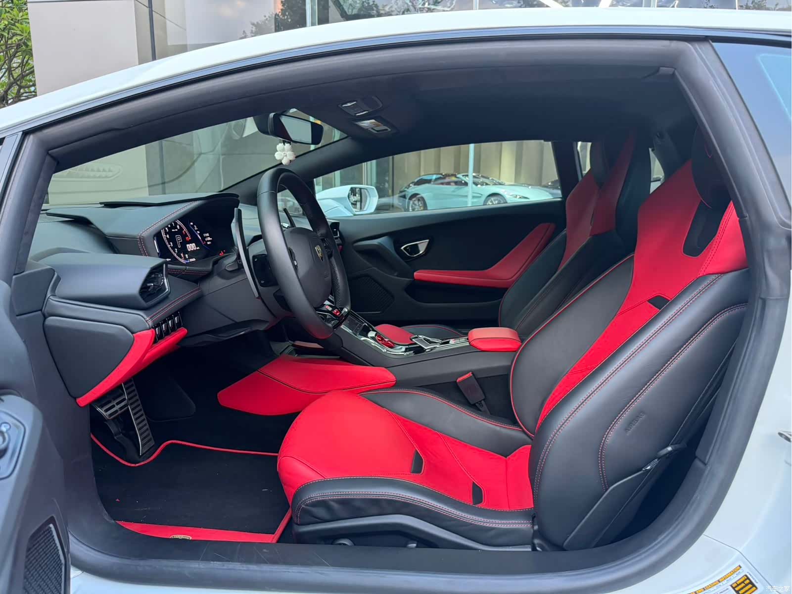 Lamborghini Huracán, 2021 все фото