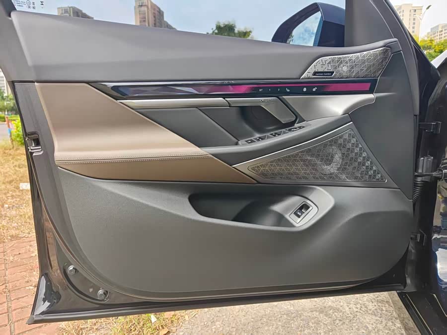 BMW 5 Series 2024, фото 25