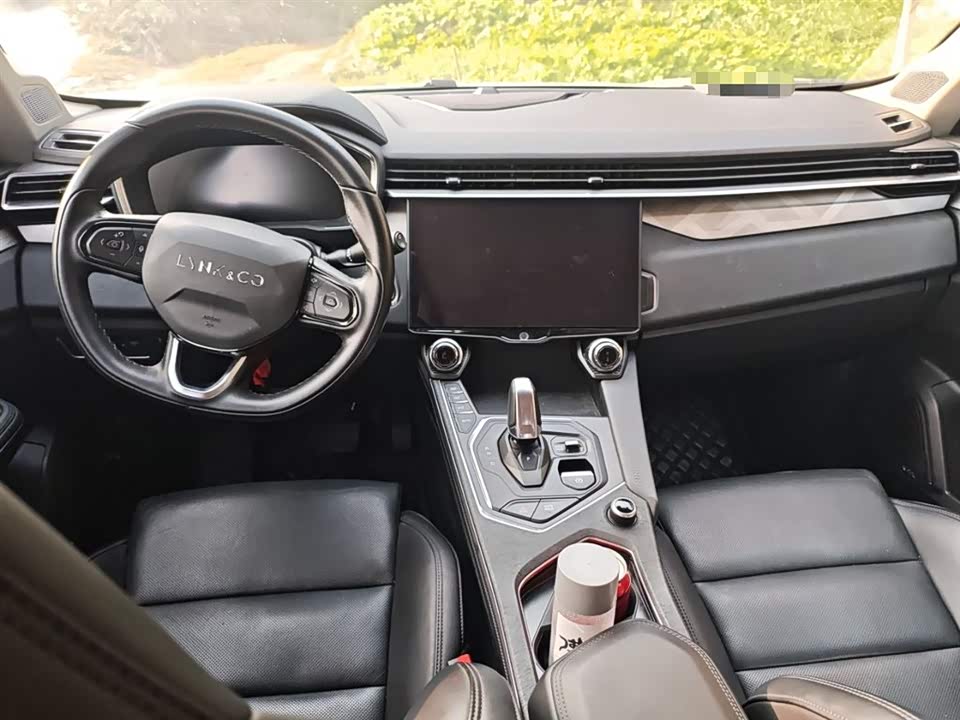 Lynk & Co 01