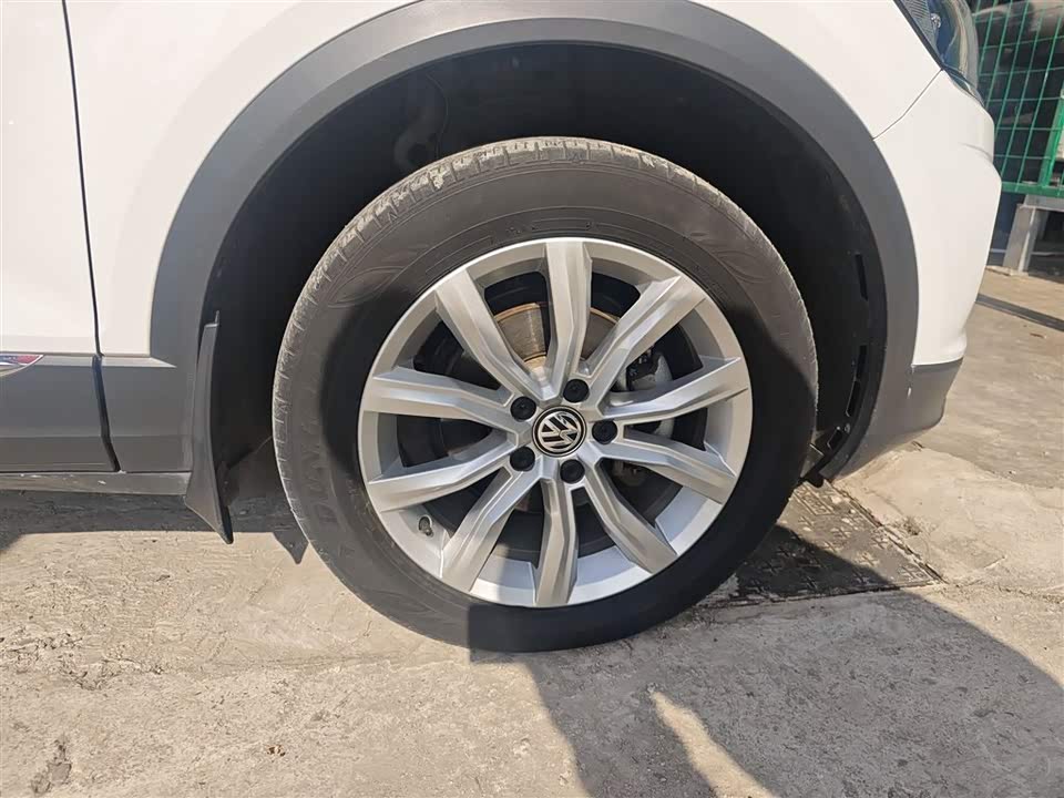 Volkswagen T-ROC exploring Songs