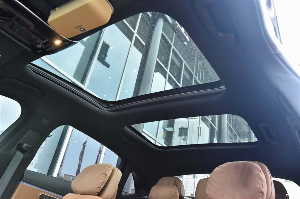 Mercedes-Benz E-Class, 2024 11
