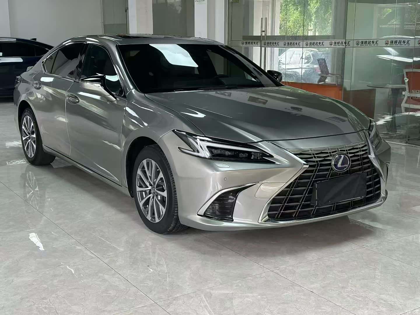 Lexus ES, 2025 3