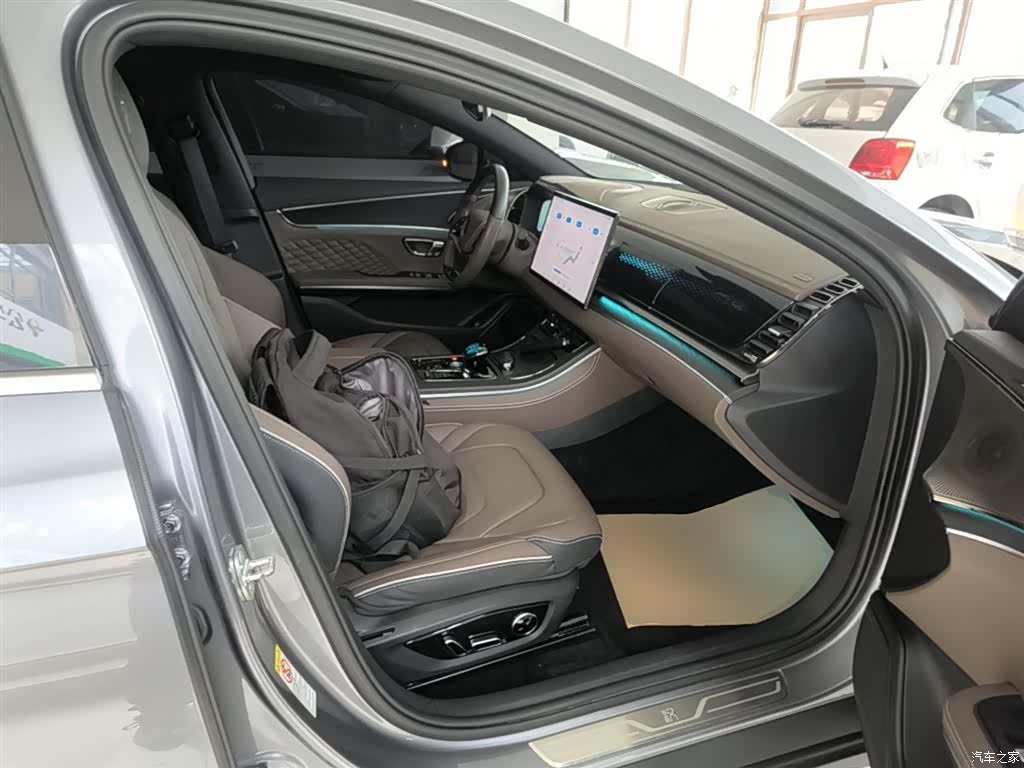 BYD Han, 2022 25