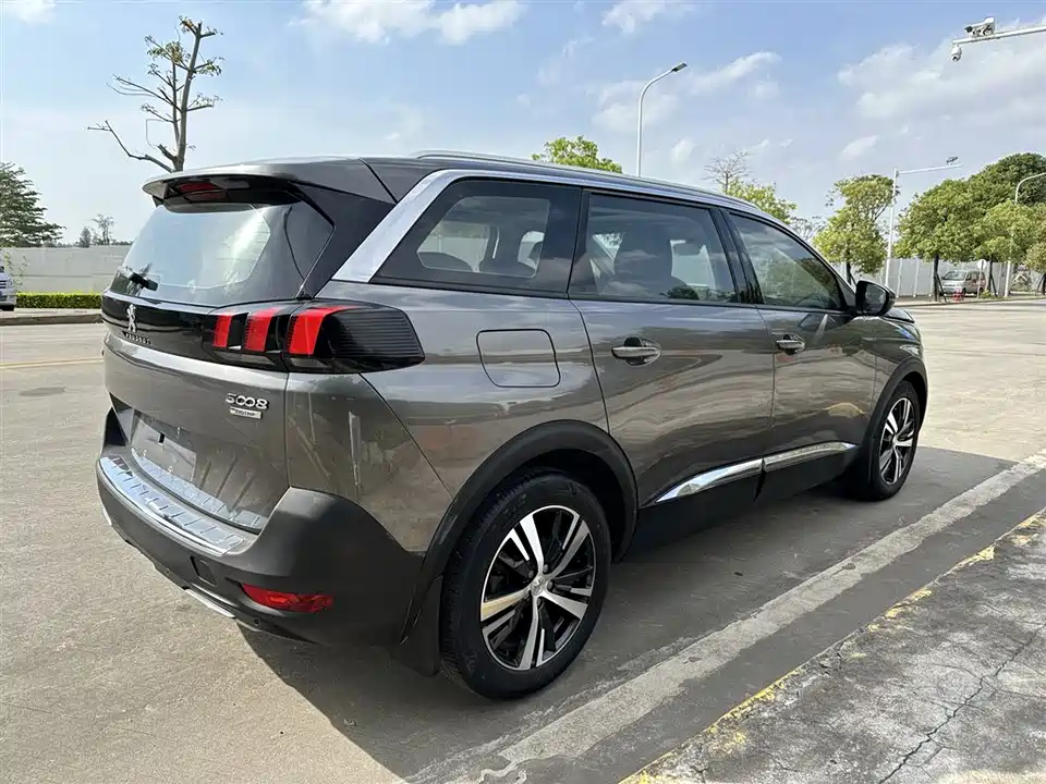 Peugeot 5008
