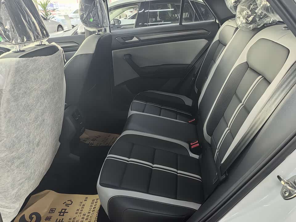 Volkswagen T-ROC exploring Songs