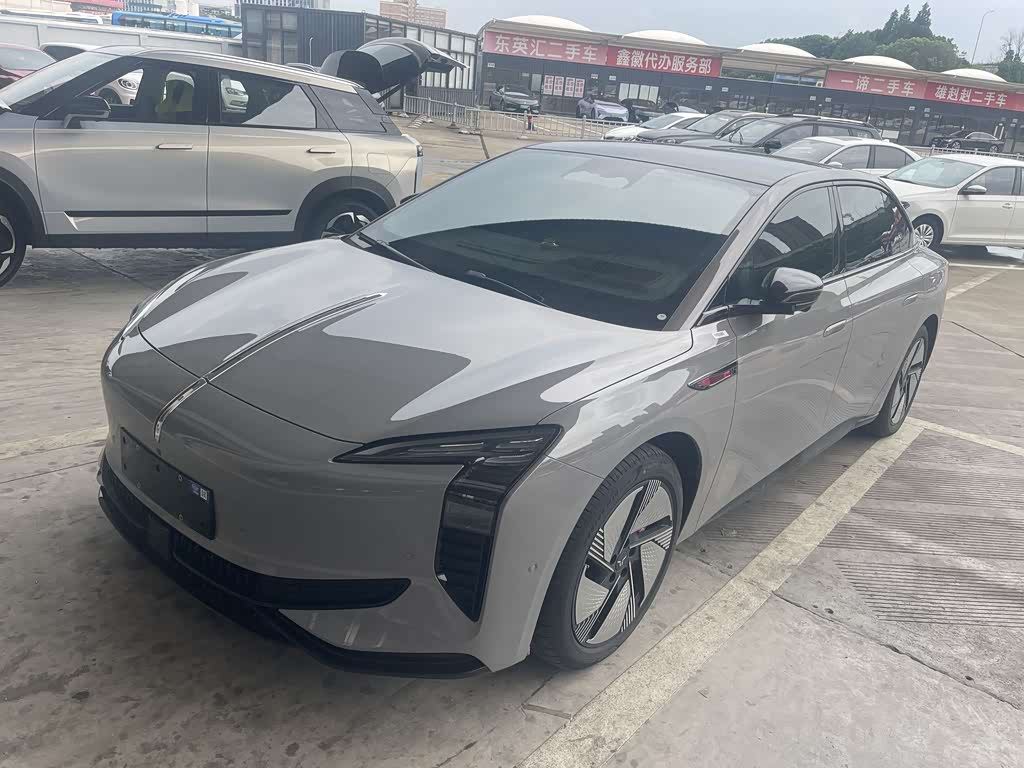 Hongqi EH7