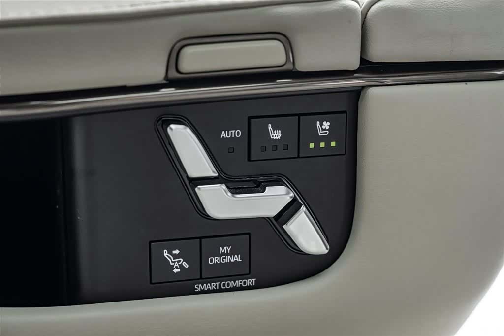 Toyota Vellfire, 2023 29
