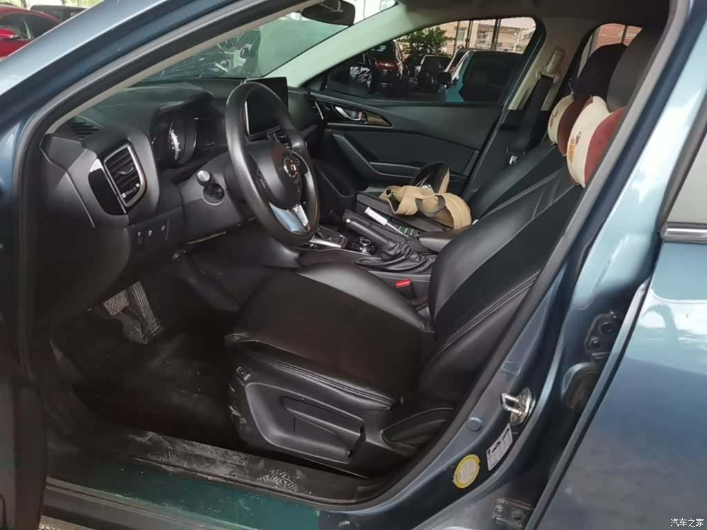 Mazda Mazda3, 2015 15