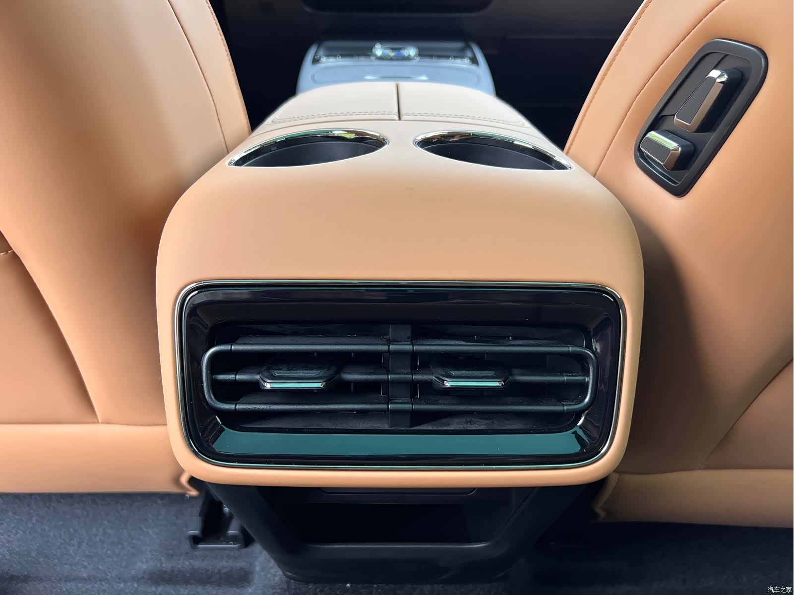 Geely 8, 2025 13