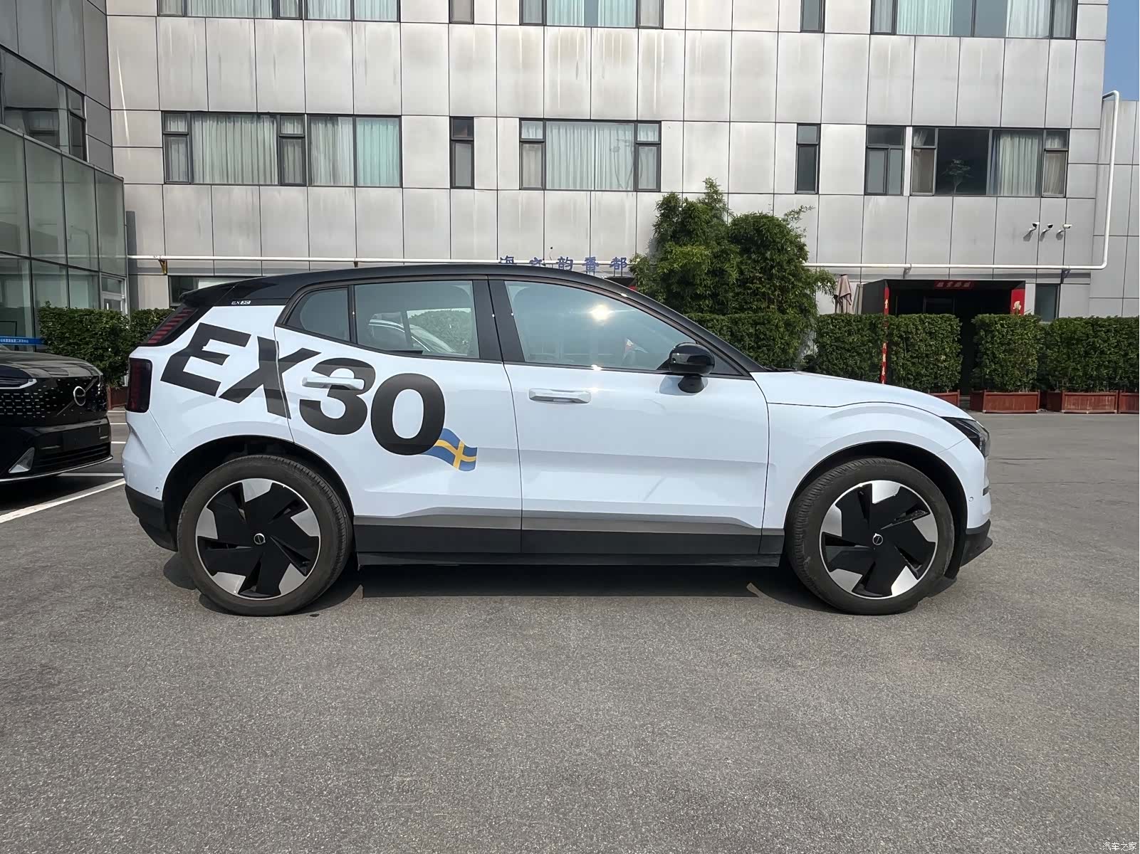 Volvo EX30, 2025 4
