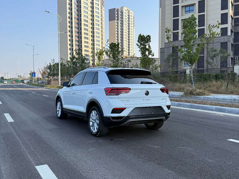 Volkswagen T-ROC exploring Songs