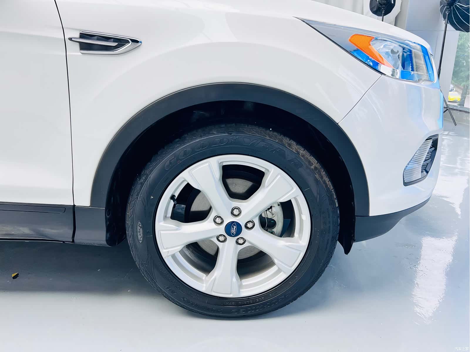 Ford Kuga, 2017 4