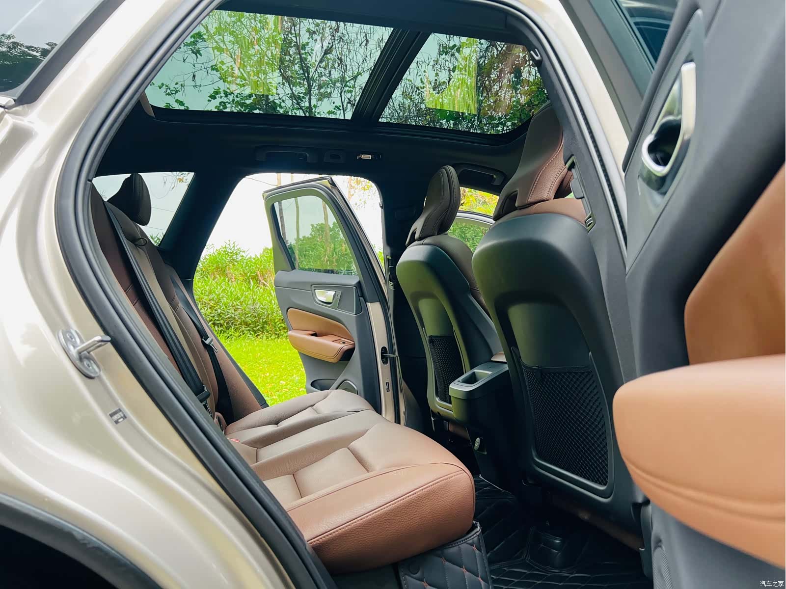 Volvo XC60, 2025 12