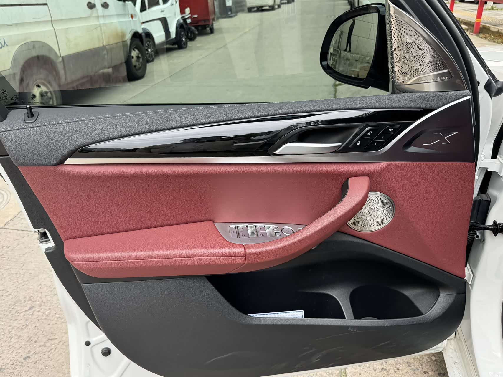 BMW iX3, 2023 все фото