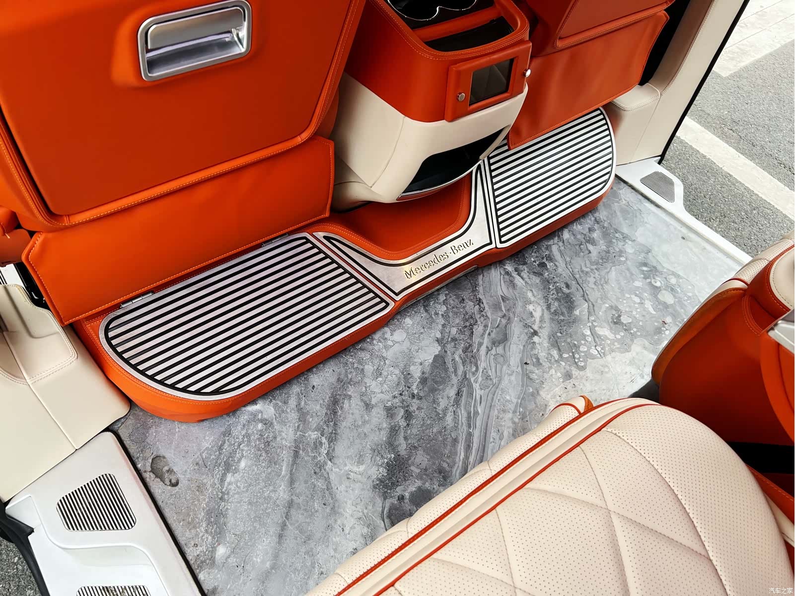 Mercedes-Benz 7, 2023 15