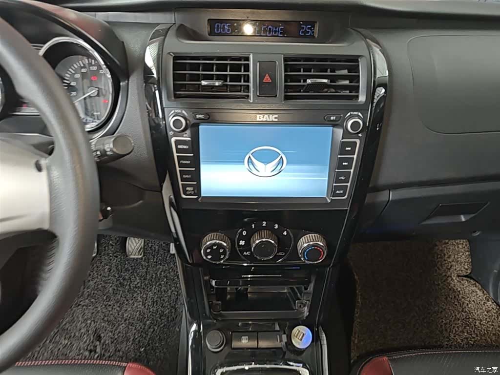 BAIC S3, 2015 13