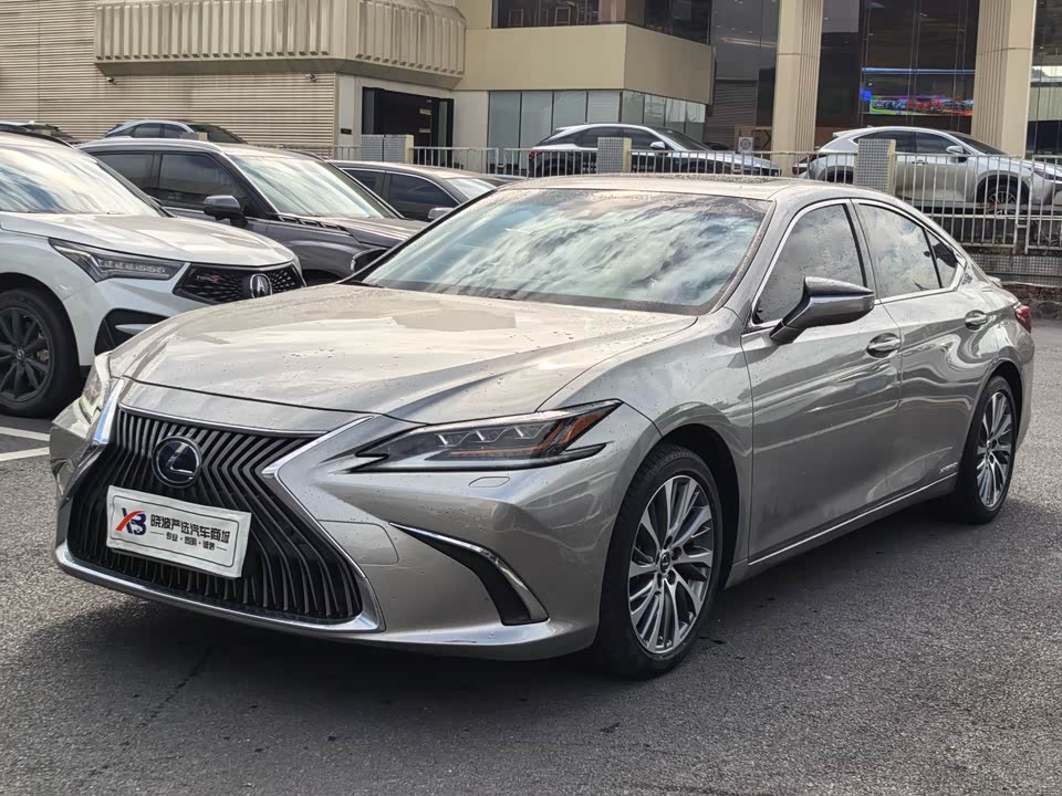 Lexus ES