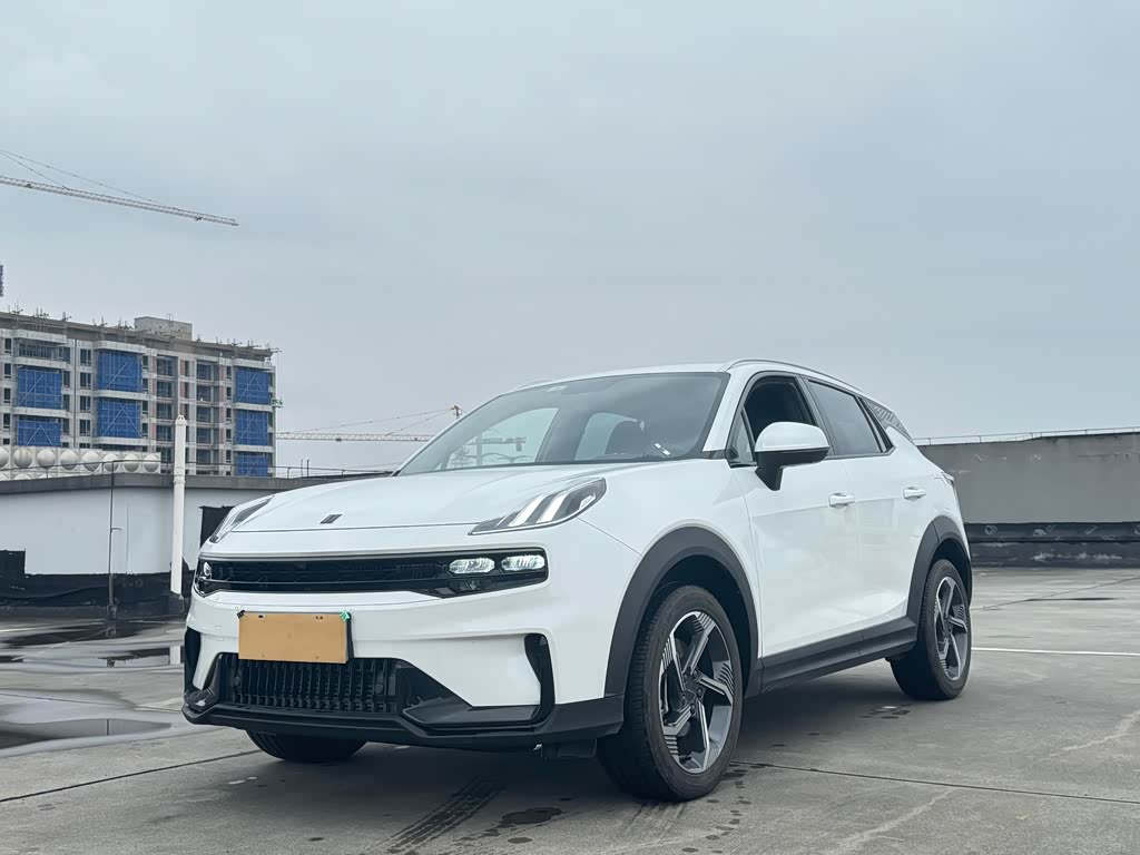 Lynk & Co 06