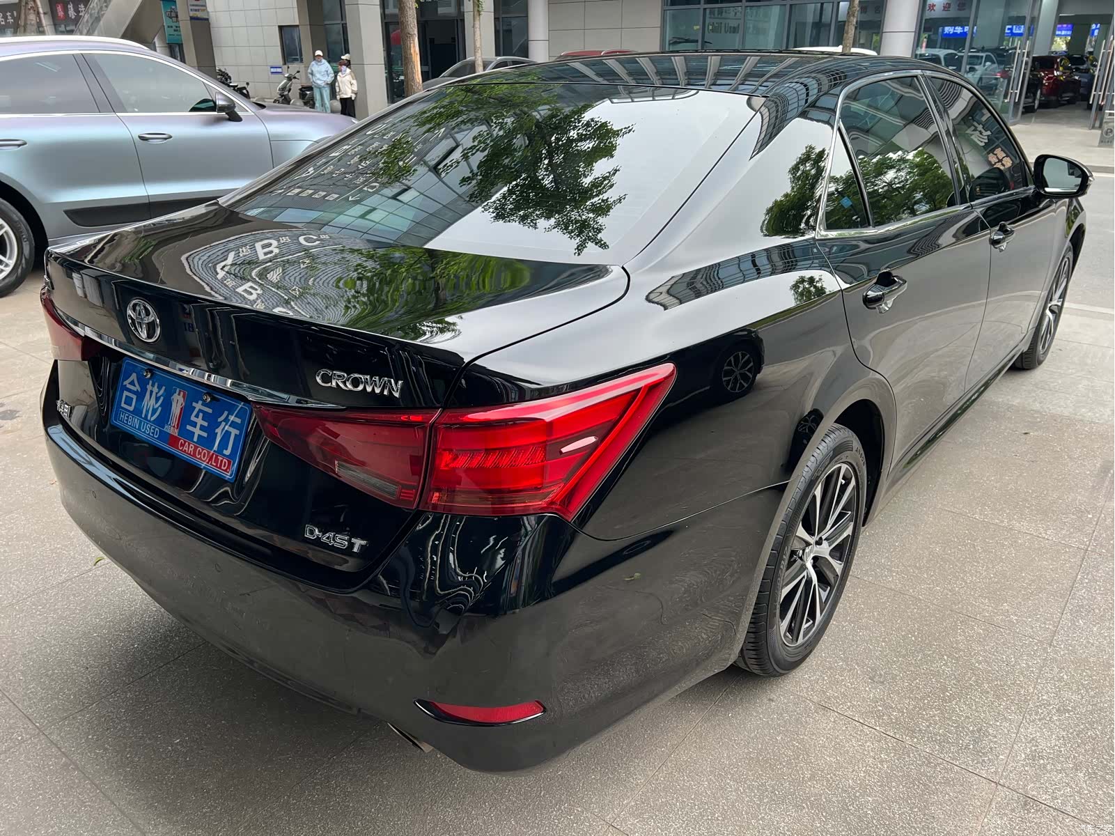 Toyota Crown, 2018 все фото