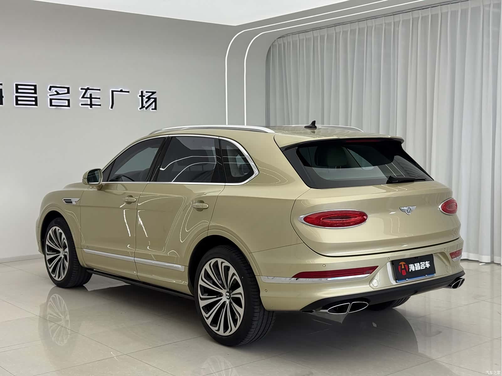 Bentley Bentayga, 2022 4