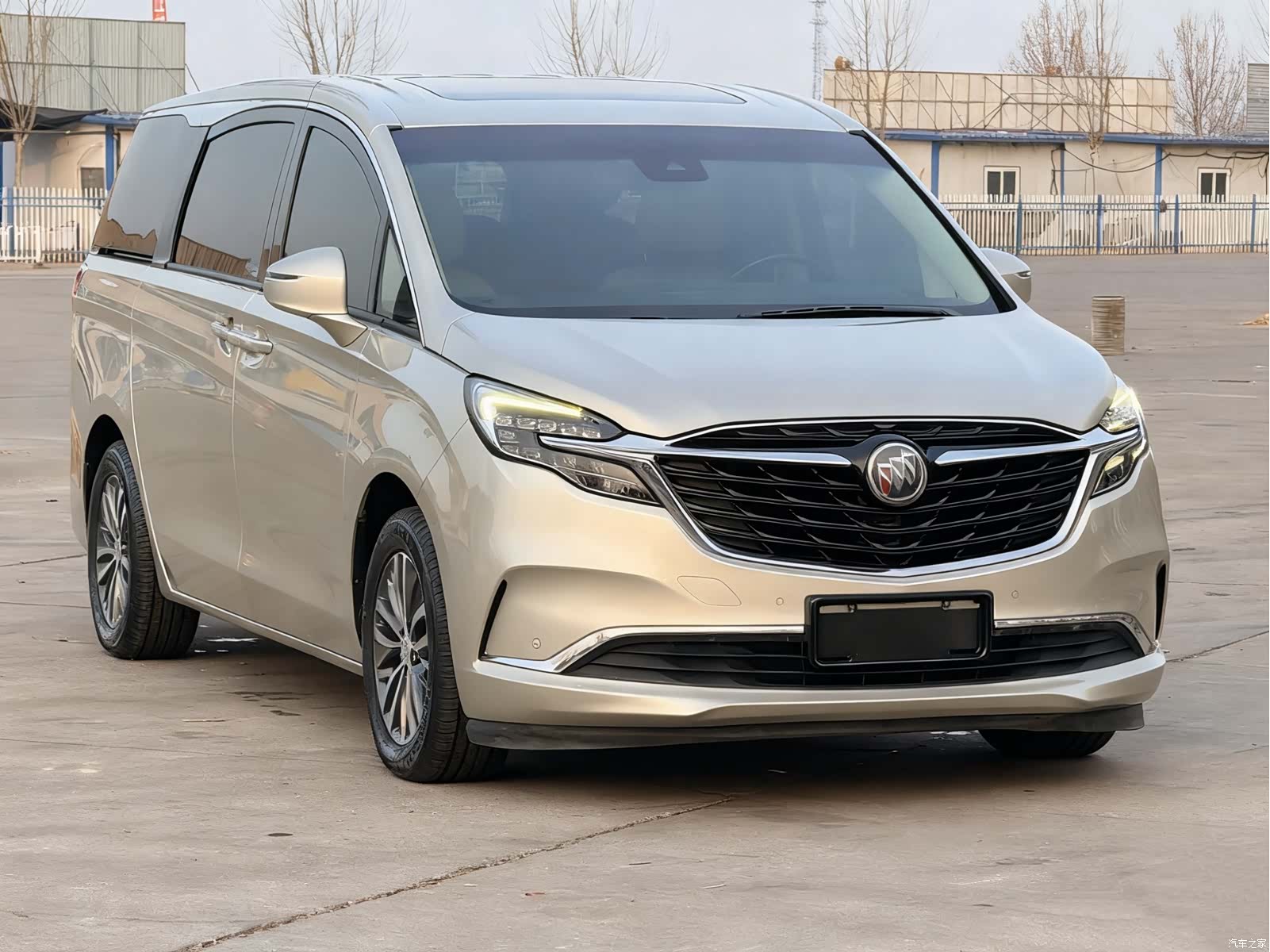 Buick GL8, 2022 3