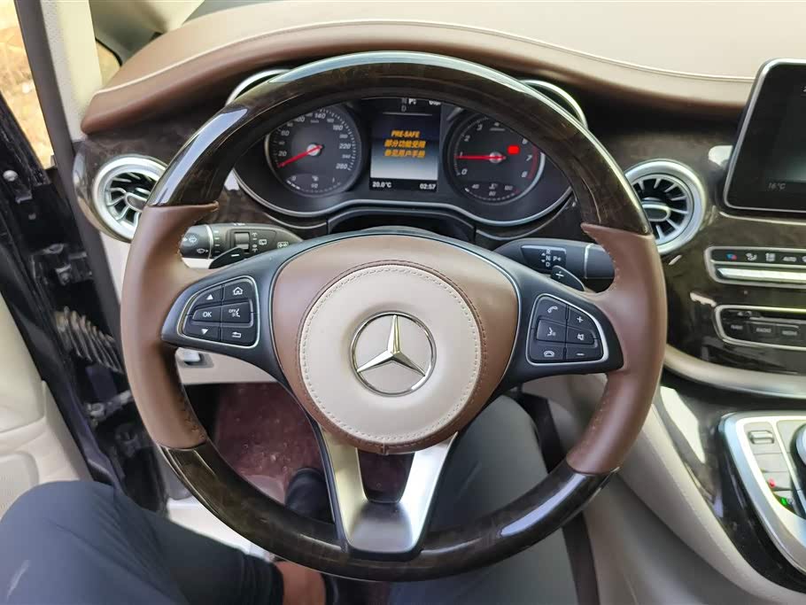 Mercedes-Benz V-class