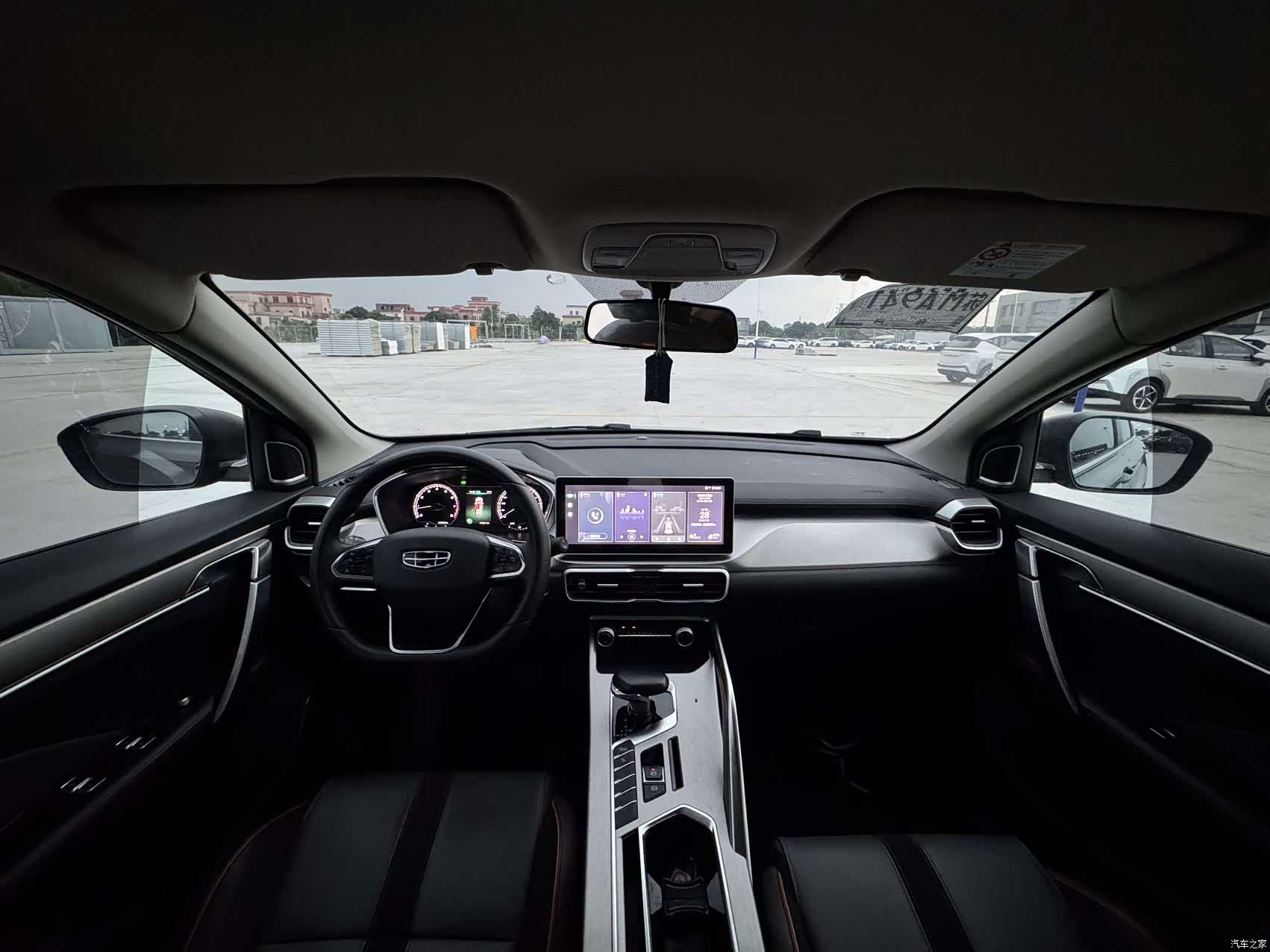 Geely Coolray, 2023 10