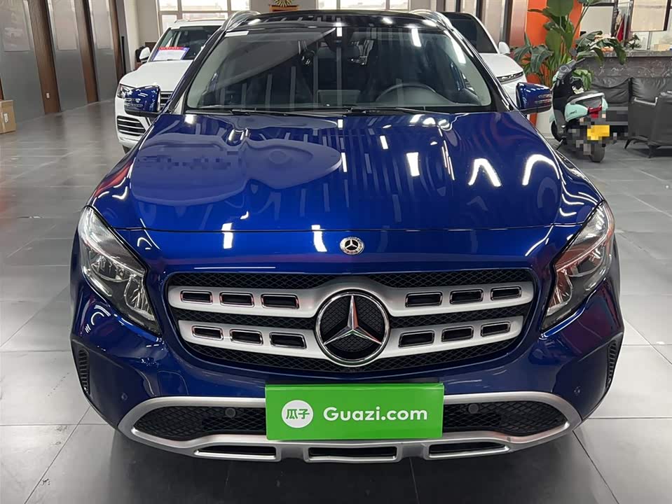 Mercedes-Benz GLA Mercedes-Benz GLA