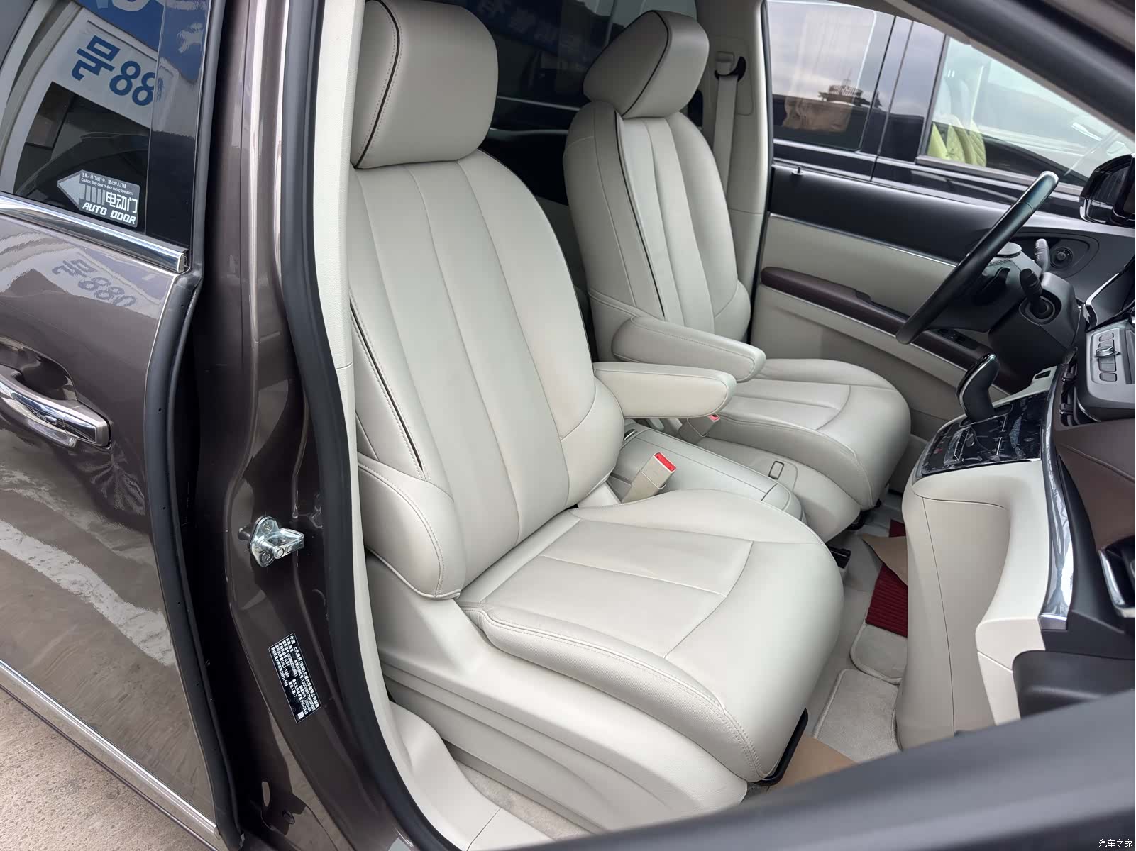 Buick GL8, 2020 10