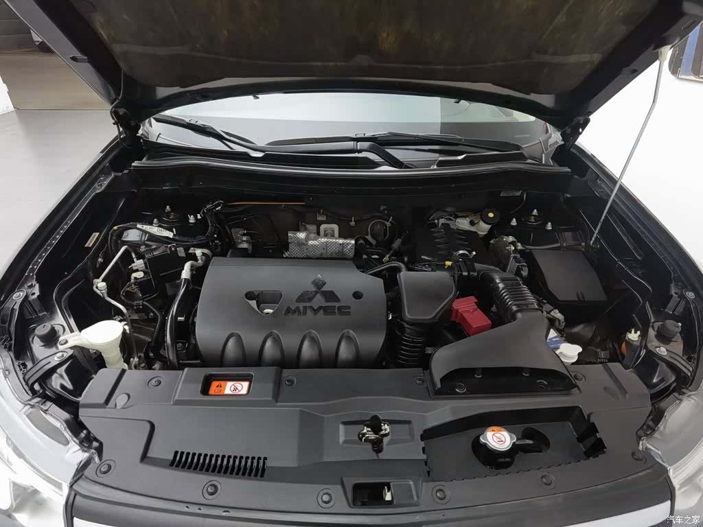 Mitsubishi Outlander, 2014 6