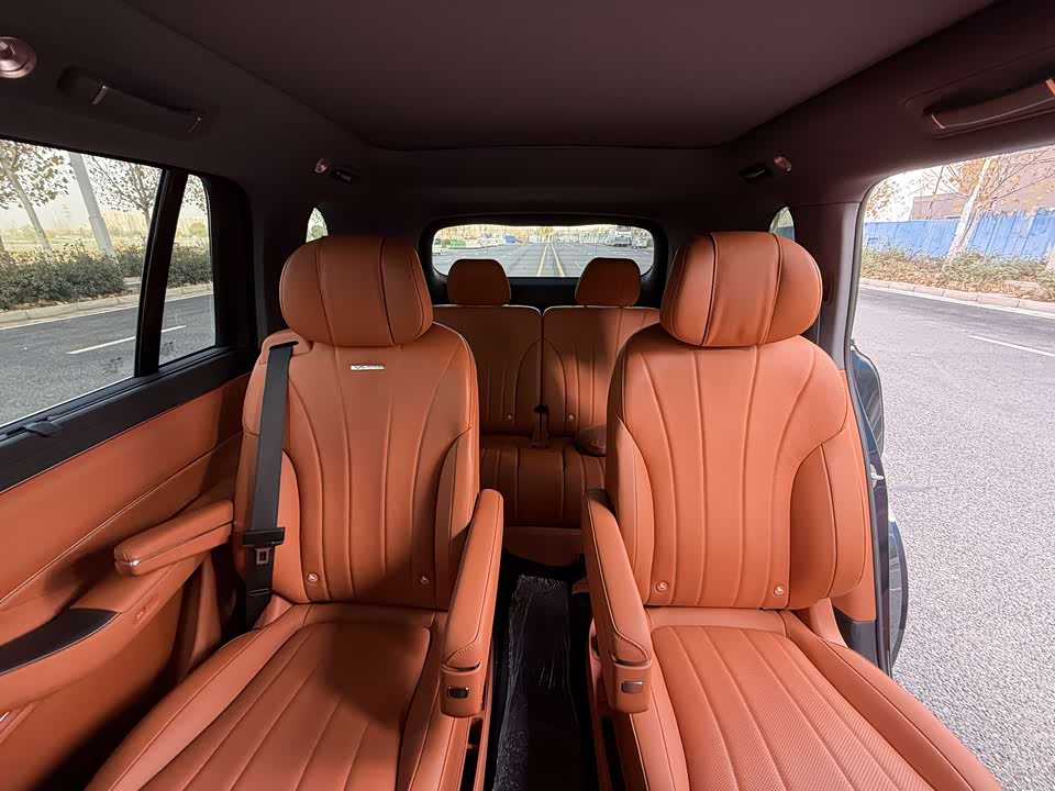 AITO Ask the world M8