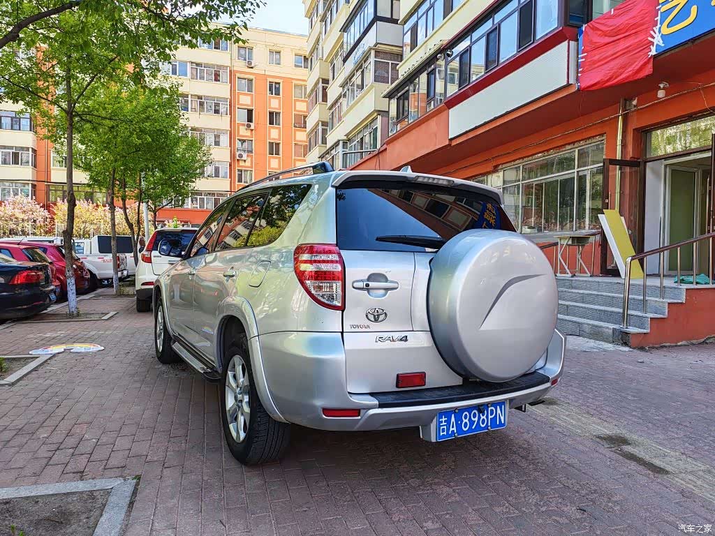 Toyota RAV4, 2009 6