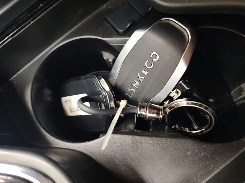 Lynk & Co 02