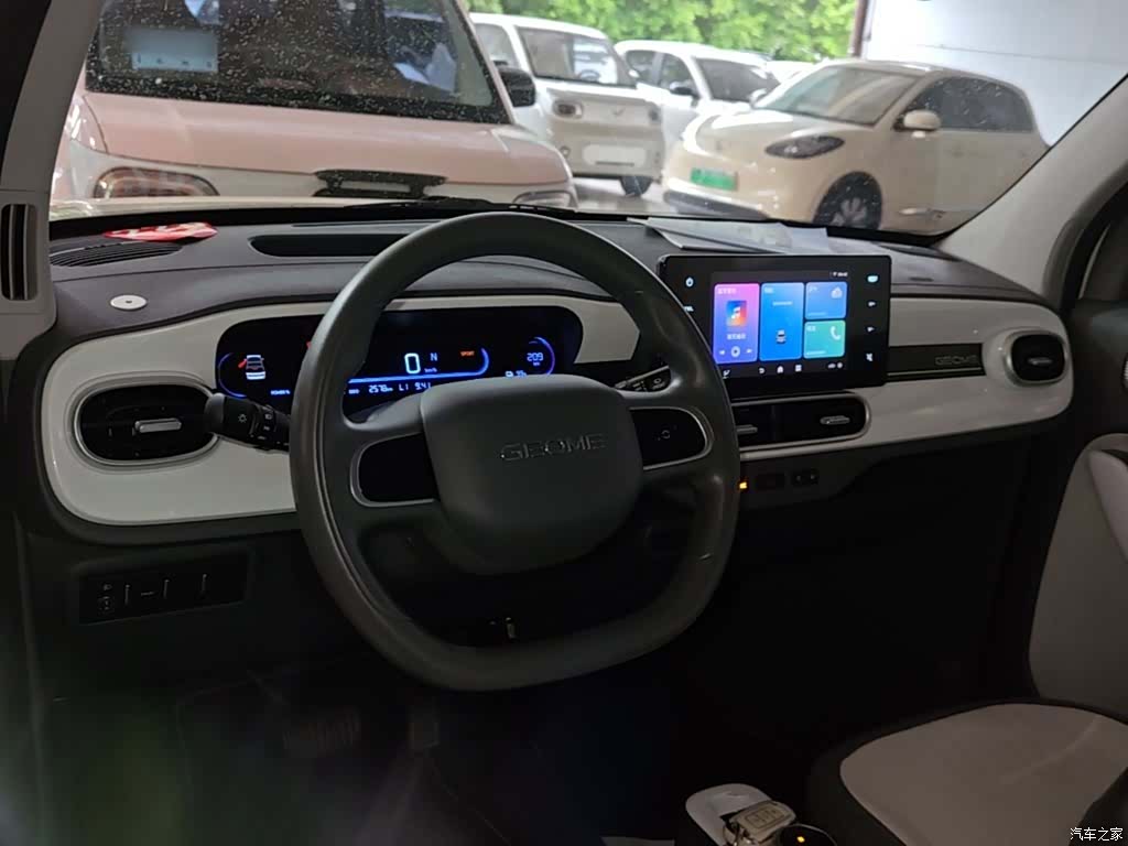 Geely Panda, 2025 10