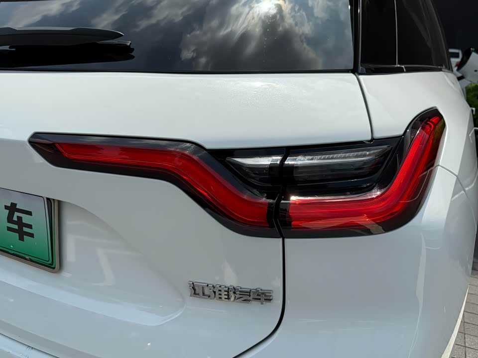 NIO ES6