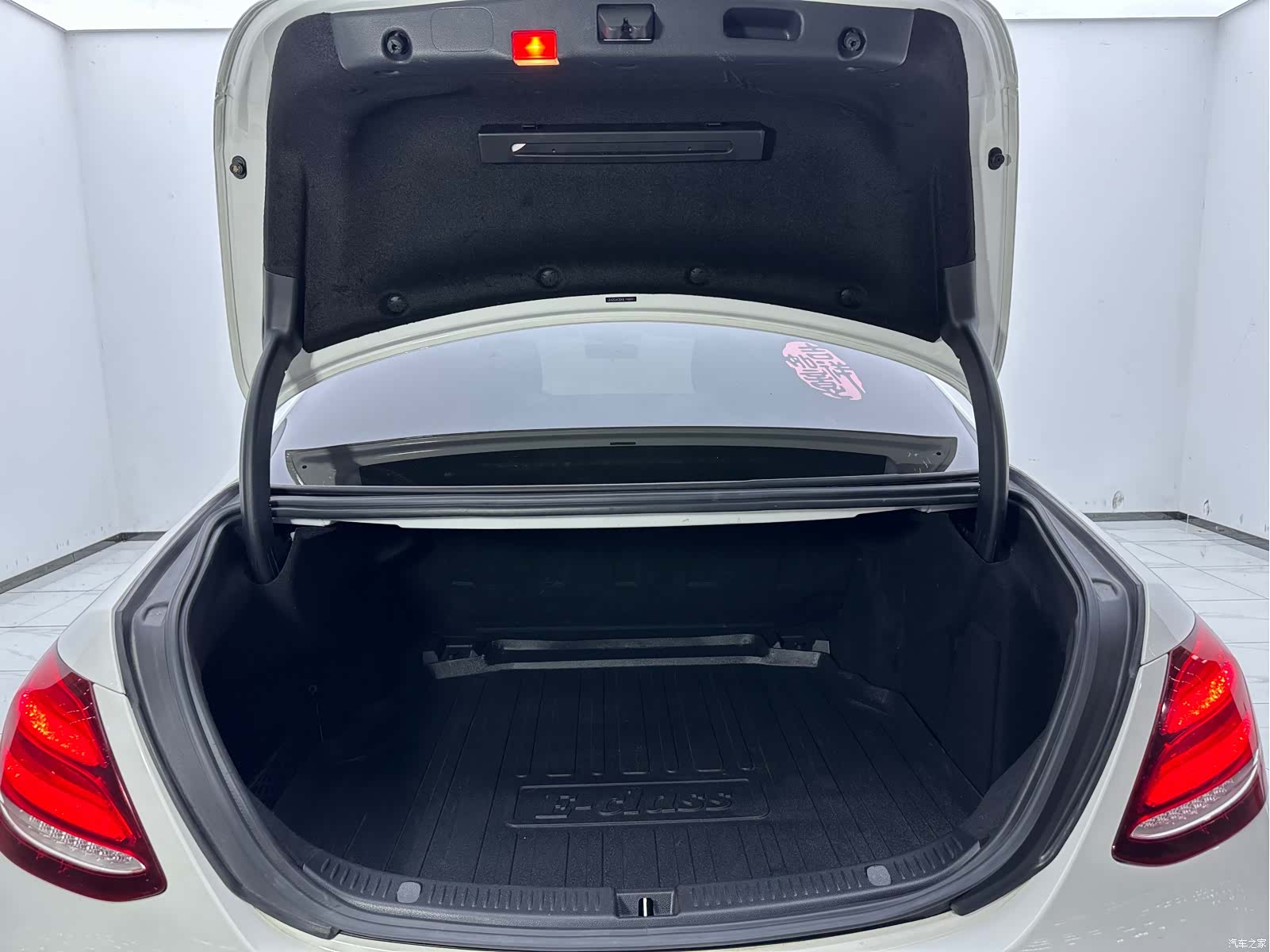 Mercedes-Benz E-Class, 2018 6