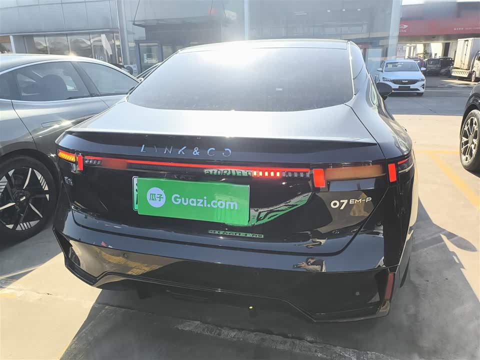 Lynk & Co 07 EM-P